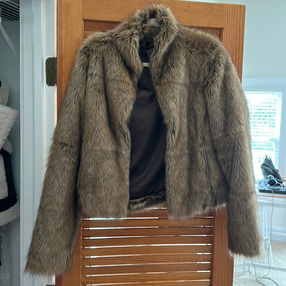 Faux fur cropped jacket